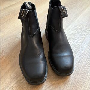 Blundstone Black Leather Chelsea Boots